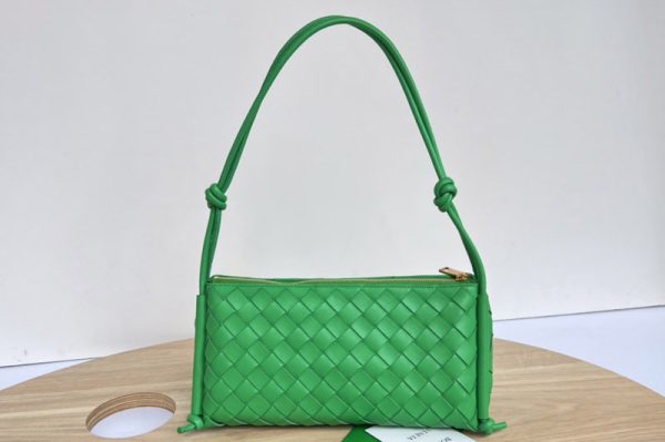 Replica Bottega Veneta 701025 Pouch With Strap in Green intrecciato leather