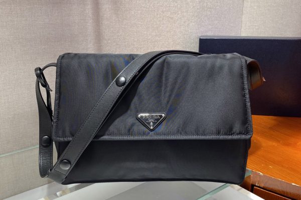 Replica Prada 1BD255 Medium padded Re-Nylon shoulder bag in Black Nylon