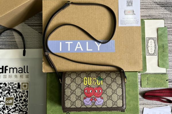 Replica Gucci 700733 cherry print mini bag in Beige and ebony GG Supreme canvas