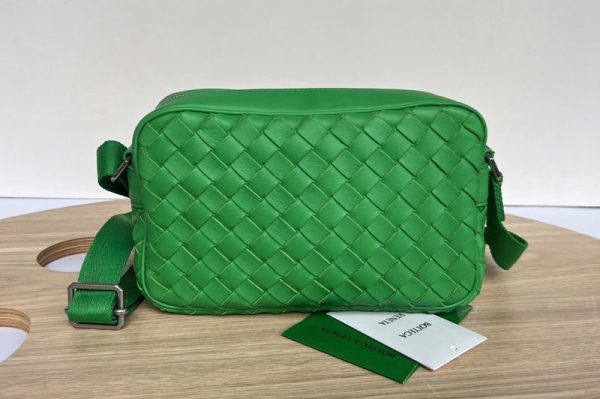 Replica Bottega Veneta 710048 Classic Intrecciato leather cross-body bag in Green Intrecciato leather