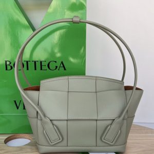 Replica Bottega Veneta 575941 Arco 33 top handle bag in Green Intreccio leather