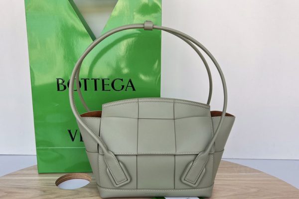 Replica Bottega Veneta 575941 Arco 33 top handle bag in Green Intreccio leather