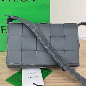 Replica Bottega Veneta 578004 Cassette cross-body bag in Gray Leather