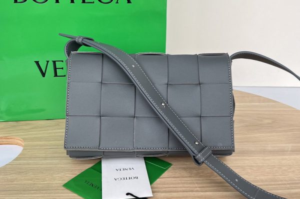 Replica Bottega Veneta 578004 Cassette cross-body bag in Gray Leather