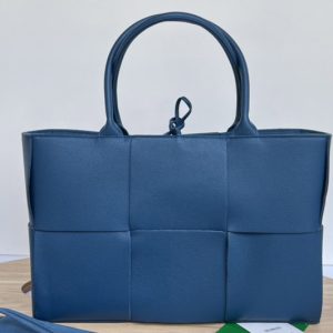 Replica Bottega Veneta 652867 Arco Mini tote bag in Blue Intrecciato Nappa leather