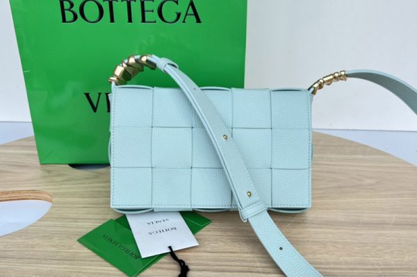 Replica Bottega Veneta 666870 Cassette cross-body bag in Light Blue Intreccio leather