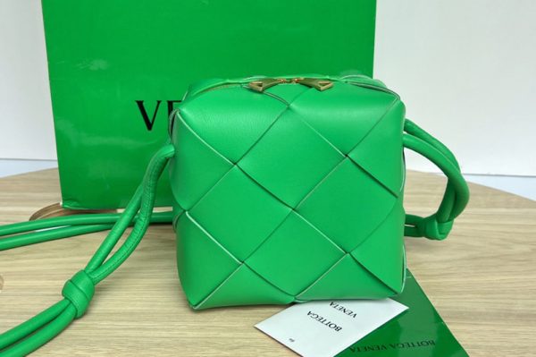 Replica Bottega Veneta 701915 Mini Cassette Camera Bag in Green intreccio leather