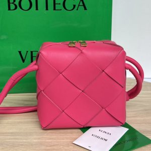 Replica Bottega Veneta 701915 Mini Cassette Camera Bag in Cranberry intreccio leather