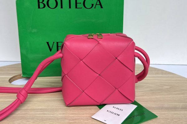 Replica Bottega Veneta 701915 Mini Cassette Camera Bag in Cranberry intreccio leather