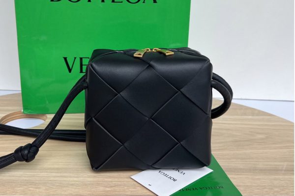 Replica Bottega Veneta 701915 Mini Cassette Camera Bag in Black intreccio leather