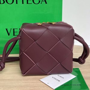 Replica Bottega Veneta 701915 Mini Cassette Camera Bag in Bordeaux intreccio leather