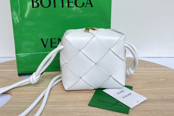 Replica Bottega Veneta 701915 Mini Cassette Camera Bag in White intreccio leather