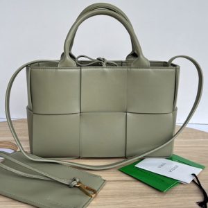 Replica Bottega Veneta 709337 Mini Arco Tote Bag in Green intreccio grained leather