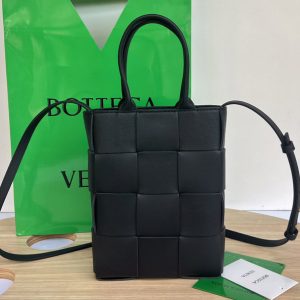 Replica Bottega Veneta 709341 Mini Cassette Tote Bag in Black intreccio leather