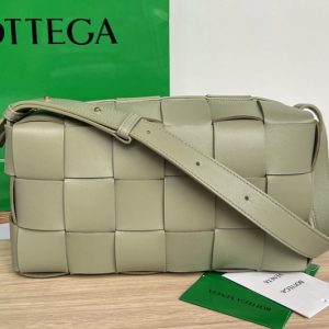 Replica Bottega Veneta 709360 Brick Cassette shoulder bag in Travertine Intreccio leather