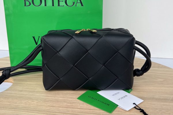 Replica Bottega Veneta 709417 Small Cassette Camera Bag in Black intreccio leather