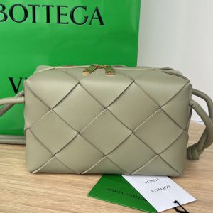 Replica Bottega Veneta 709417 Small Cassette Camera Bag in Travertine intreccio leather