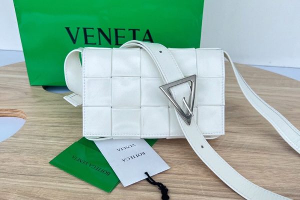 Replica Bottega Veneta 717587 Small Cassette crossbody bag in White intreccio leather