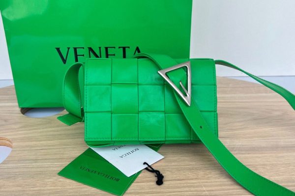 Replica Bottega Veneta 717587 Small Cassette crossbody bag in Green intreccio leather