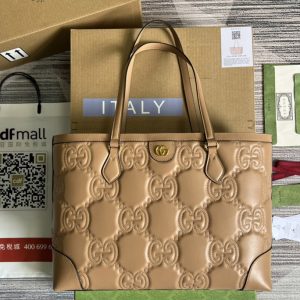 Replica Gucci 631685 GG Matelasse leather medium tote bag in Beige GG Matelasse leather