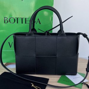 Replica Bottega Veneta 709337 Mini Arco Tote Bag in Black intreccio grained leather