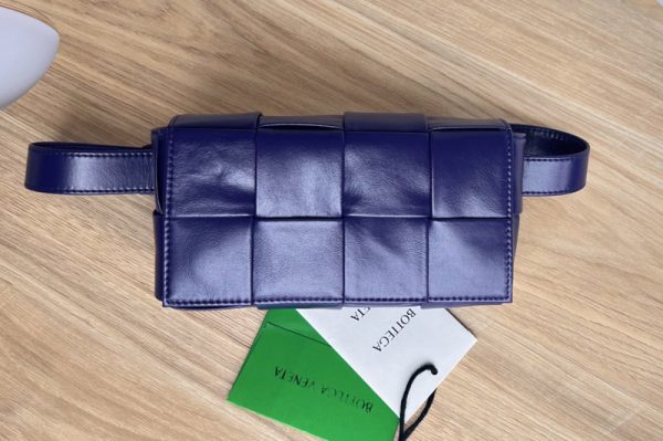 Replica Bottega Veneta 651053 Cassette Belt Mini Bag in Purple intreccio leather