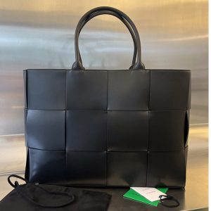 Replica Bottega Veneta 680165 Large Arco Tote Bag in Black Intreccio leather