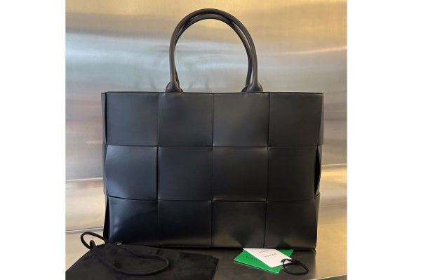 Replica Bottega Veneta 680165 Large Arco Tote Bag in Black Intreccio leather