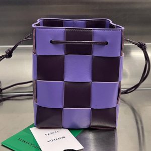 Replica Bottega Veneta 680218 Small Cassette Bucket Bag in Purple/Fondant intreccio leather