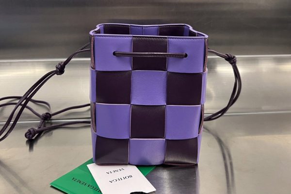 Replica Bottega Veneta 680218 Small Cassette Bucket Bag in Purple/Fondant intreccio leather