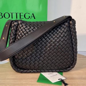 Replica Bottega Veneta 709418 Cobble Shoulder Bag in Black padded intreccio leather