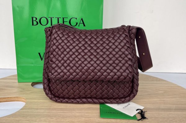 Replica Bottega Veneta 709418 Cobble Shoulder Bag in Fondant padded intreccio leather