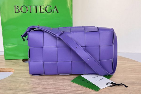 Replica Bottega Veneta 715655 Brick Cassette Bag in Purple Intreccio grained leather