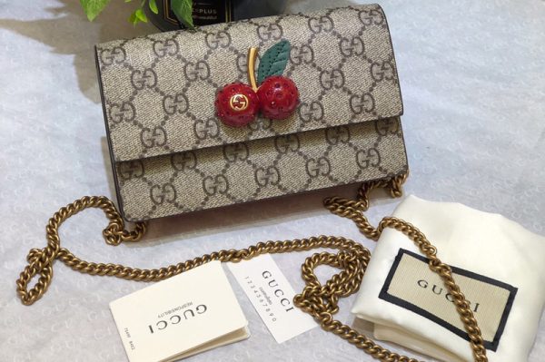 Replica Gucci ‎481291 GG Supreme mini bag with cherries in GG Supreme canvas