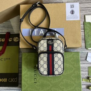 Replica Gucci 672952 Mini bag with Interlocking G in Beige and ebony GG Supreme canvas