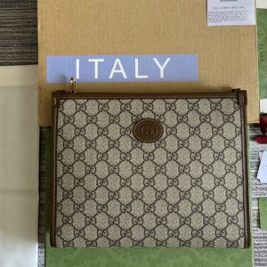 Replica Gucci 672956 Beauty case with Interlocking G in Beige and ebony GG Supreme canvas