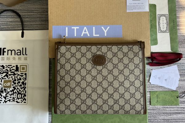 Replica Gucci 672956 Beauty case with Interlocking G in Beige and ebony GG Supreme canvas