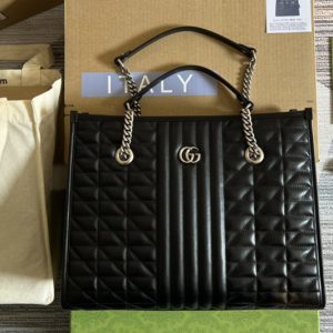 Replica Gucci 675796 GG Marmont medium tote bag in Black matelassé leather