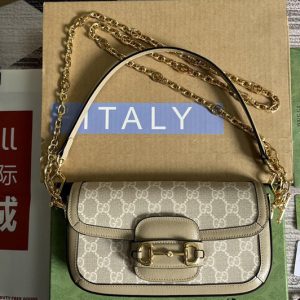 Replica Gucci 735178 Gucci Horsebit 1955 shoulder bag in Beige and white GG Supreme canvas